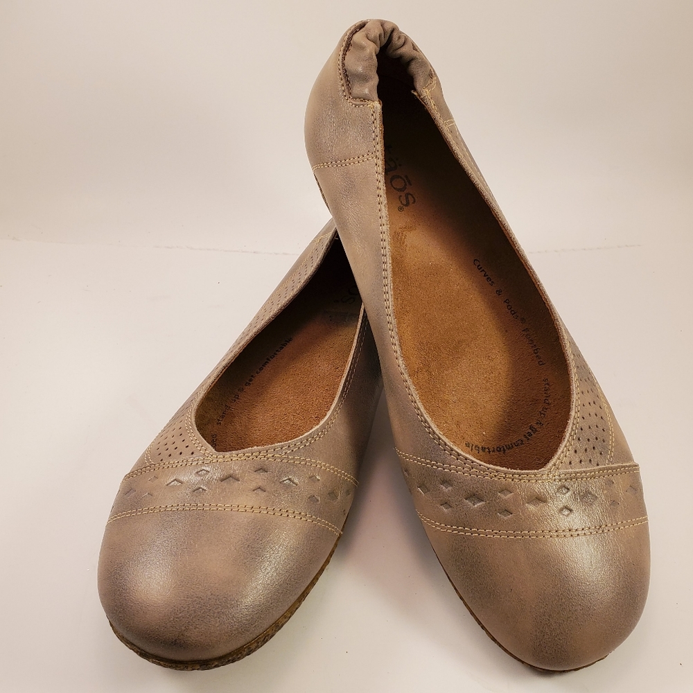Taos Flats Size 38 Smokey tan NWOT